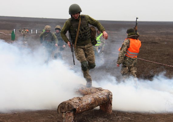 Учения проходят в районе отвода тяжелого вооружения