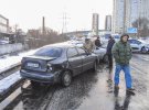 У Києві   сталася   ДТП за участю 5 автомобілів. Постраждав один із водіїв