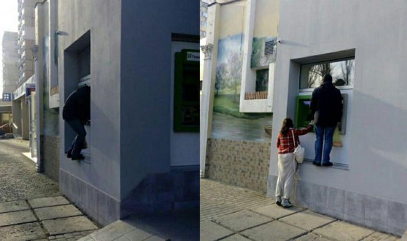 В Одессе установили странный банкомат для высоких людей