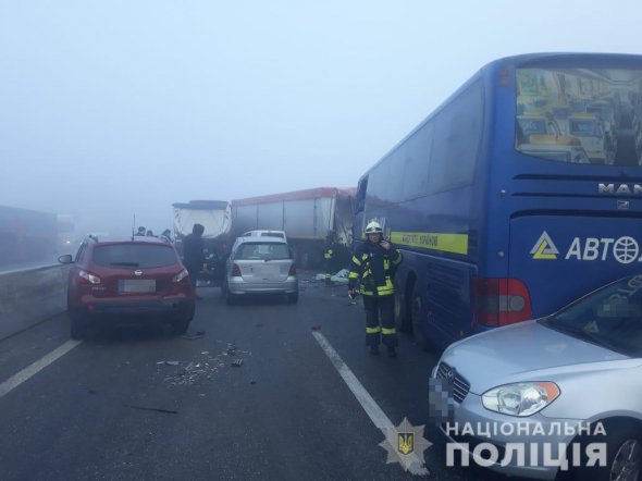 Под Одессой столкнулись десяток авто и автобус с пассажирами