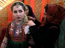 В Афганістані більшість жінок носить чадру – накидку, яка закриває тіло і обличчя