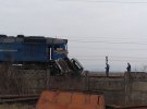 На Закарпатті вантажівка влетіла під поїзд. Двоє чоловіків загинули