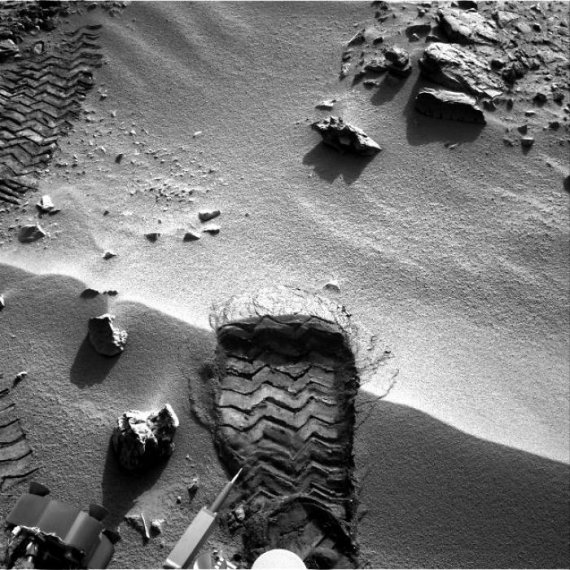 Разметка колес на песчаной поверхности Марса