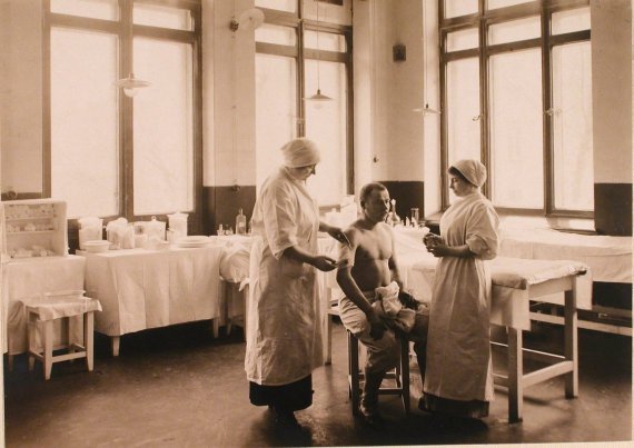 Показали фото с Киевского военного госпиталя времен Первой мировой войны