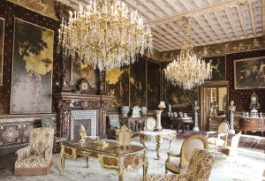 Одна з кімнат ”Вілли де Седрес”, яку купив мільярдер 53-річний Рінат Ахметов. Розташована у французькому місті Сен-Жан-Кап-Феррат, регіон Прованс. Віддав за неї 5,3 мільярда гривень