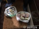 В Одессы трое злоумышленников обстреляли и похитили автомобиль инкассаторов с деньгами. Нападавших  задержали