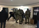 В Одессы трое злоумышленников обстреляли и похитили автомобиль инкассаторов с деньгами. Нападавших  задержали