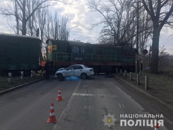 В Запорожье Daewoo Lanos врезался в локомотив