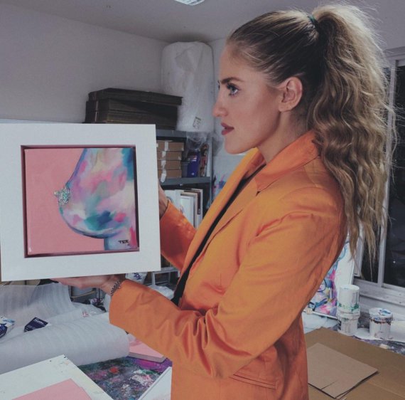 Софі Теа почала створювати "голі" картини у 2016 році 