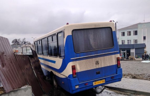 На Дніпропетровщині водій автобуса, який віз школярів, помер за кермом