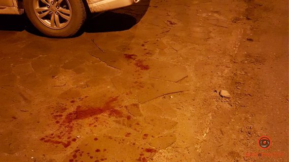 В Днепре возле кафе зарезали 26-летнего мужчину