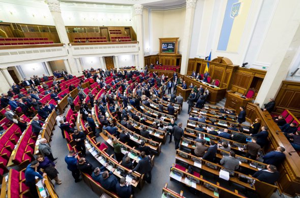 Зараз Конституція передбачає 450 народних депутатів