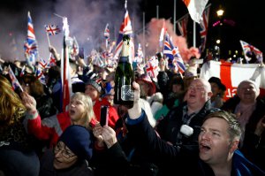 Люди святкують вихід Великої Британії  з ЄС.  Лондон,  31 січня 2020 року