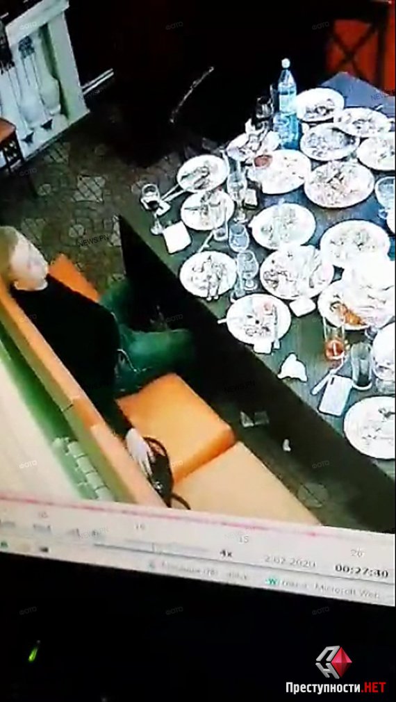 У Миколаєві   офіцер  поліції обікрав своїх однокласників під час зустрічі в ресторані