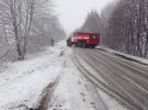 Рятувальники допомагають українцям, які опинилися в заручниках у негоди