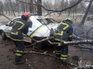 Дерево впало на машину поліції