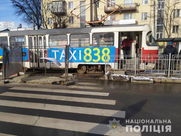 В Харькове 72-летнюю женщину на пешеходном переходе сбил трамвай