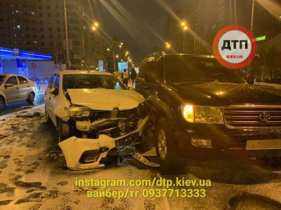 У Києві п'яний водій Skoda  протаранив позашляховик Toyota і седан Renault