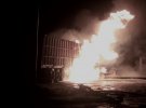 На Херсонщині вантажівка врізалась в ємність із газом на АЗС і спалахнула