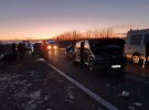 В Угорщині   мікроавтобус із українцями потрапив у масштабну аварію.   2 людей загинули