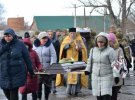 На Житомирщині сотні людей попрощалися із загиблим на Донбасі військовим