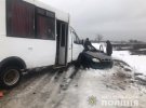 На Херсонщині зіткнулися Daewoo Sens  із пасажирським автобусом «ГАЗ». Водій та двоє пасажирів легковика загинули, ще одну жінку - рятують