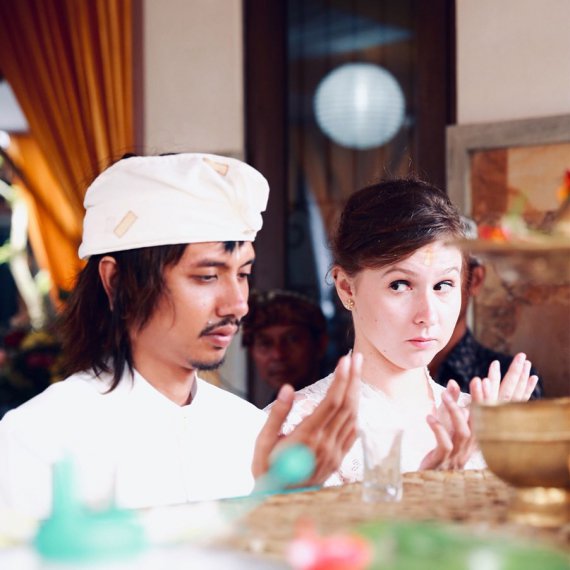 Свадьба Вероники и Иня проходила по традициям балийцев