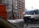 Водій маршрутки не впорався з керуванням і врізався в припаркований на узбіччі тролейбус техдопомоги