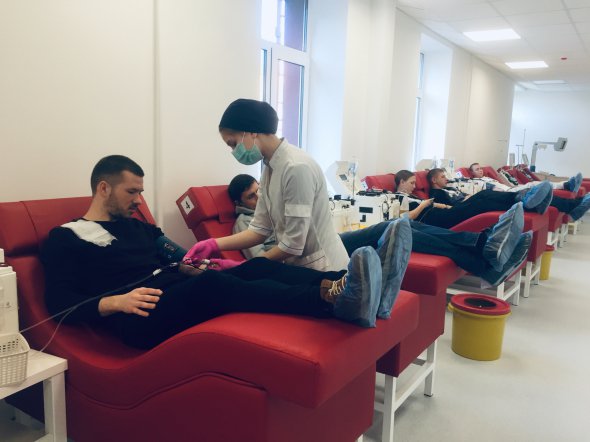 В Черкасском областном центре службы крови "Черкассы-Плазма" провели благотворительную акцию "Стань донором"