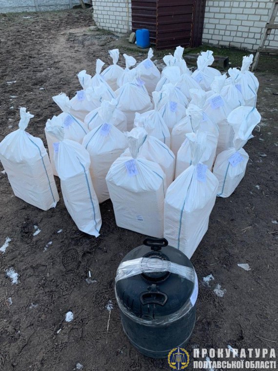 На Полтавщині викрили банду з 20 людей, яка виготовляла та продавала наркотики. Серед підозрюваних - колишні міліціонери