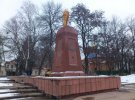 Активисты повалили памятник Ленину в Охтырке на Сумщине