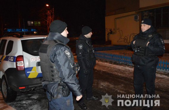 У Краматорську поліцейські затримали чоловіка, який погрожував підірвати жінку з дитиною