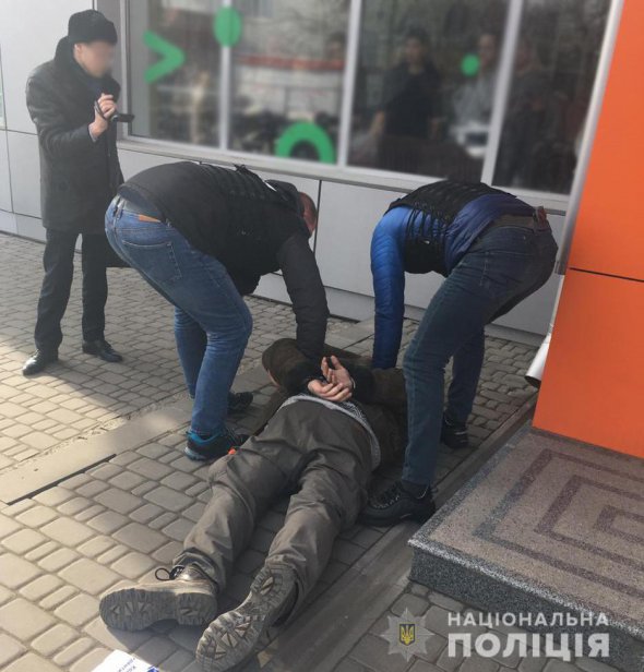 На Кировоградщине правоохранители предотвратили заказное убийство сотрудницы Академии Службы безопасности Украины. Ее убийство за $ 1 тыс. заказал бывший муж