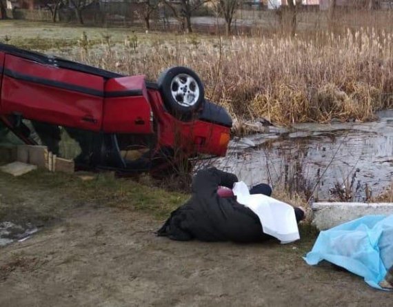 На Львівщині в ставку втопилося авто  AUDI 80. Загинули 4 людей