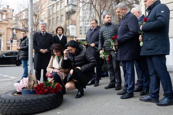 Петро Порошенко разом з депутатами "Європейської Солідарності" вшанував пам’ять Героїв Небесної Сотні