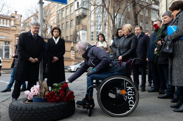 Петро Порошенко разом з депутатами "Європейської Солідарності" вшанував пам’ять Героїв Небесної Сотні