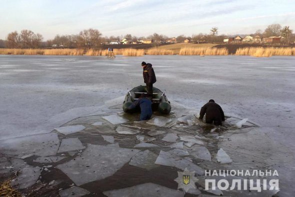 Тіло дівчинки  знайшли водолази на дні ставка. Дитина провалилася на тонкій кризі