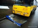 У Маріуполі автобус врізався в зупинку, є постраждалі