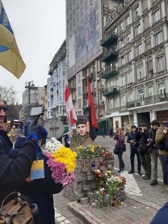 Люди почтили память погибшего белоруса Михаила Жизневского