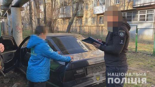 В Одессе 12-летний парень угнал автомобиль Nissan и уснул в нем