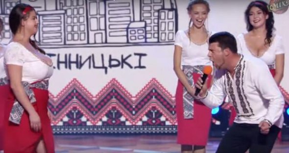 Гуморист Василь Гуменюк брав участь у проєкті "Ліга сміху". 