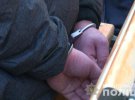 В Виннице задержали 29-летнего подозреваемого в убийстве 19 - летнего жителя Мурованокуриловецкого района. Злоумышленник зарезал своего квартиранта, а затем выбросил его из окна квартиры на 7-м этаже