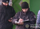 В Виннице задержали 29-летнего подозреваемого в убийстве 19 - летнего жителя Мурованокуриловецкого района. Злоумышленник зарезал своего квартиранта, а затем выбросил его из окна квартиры на 7-м этаже