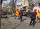 В Одессе на 69-летнюю женщину упало дерево. Она погибла на месте