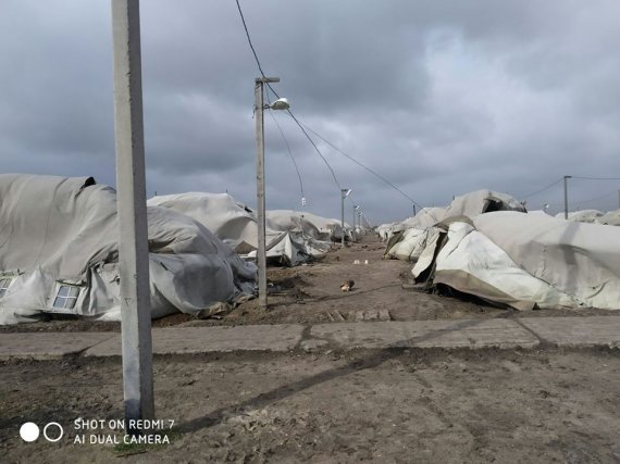 На военном полигоне Широкий Лан ветер разрушил палаточный городок