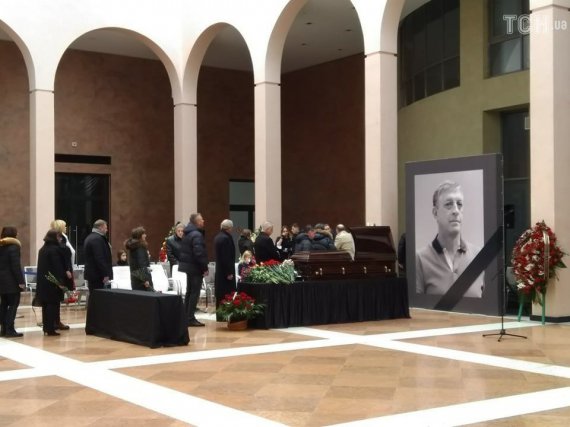 У Києві прощаються з бізнесменом   Сергієм Старицьким, якого знайшли застреленим у будинку ексміністра Леоніда Кожари