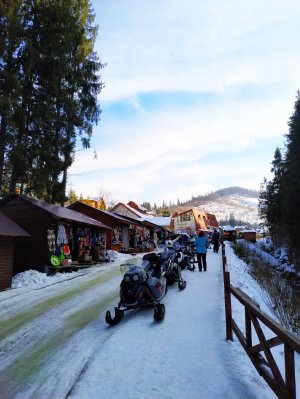 На гору можна виїхати снігоходами і квадроциклами