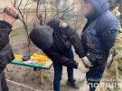 В Хмельницкой области 49-летний мужчина требовал у предпринимателя $ 300 тыс. несуществующего долга