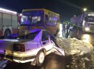 На Львівщині зіткнулися автомобіль Volkswagen Jetta з рейсовим автобусом. Одна людина загинула, ще 5 - скалічилися