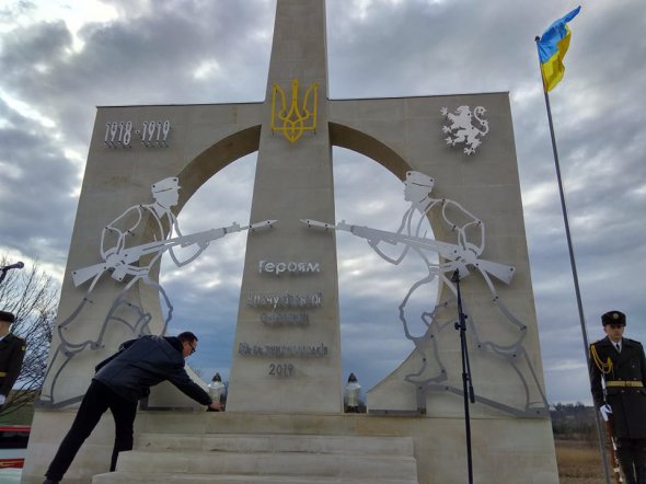 Открыли мемориал, посвященный Вовчуховской битве